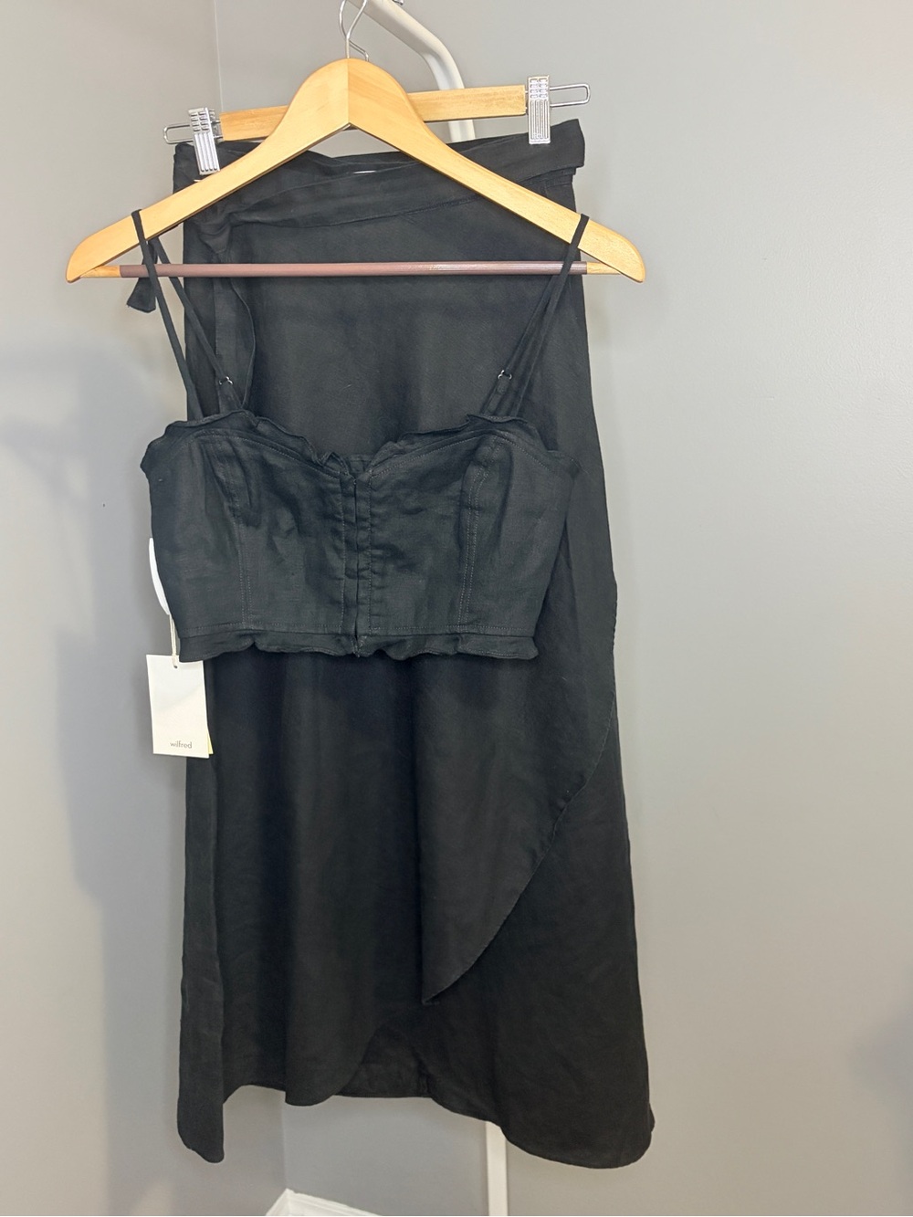 New With Tags Aritzia Wilfred Ohara Linen top and Elena Skirt Set